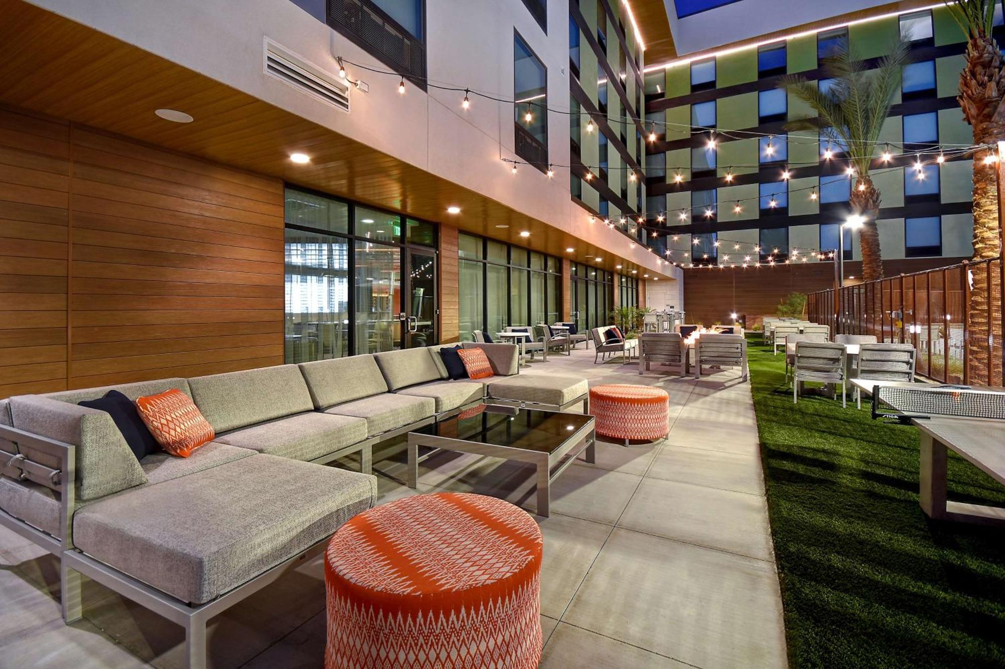 Hampton Inn & Suites Las Vegas Convention Center - No Resort Fee المظهر الخارجي الصورة