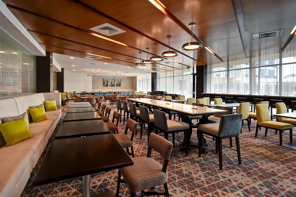Hampton Inn & Suites Las Vegas Convention Center - No Resort Fee المطعم الصورة